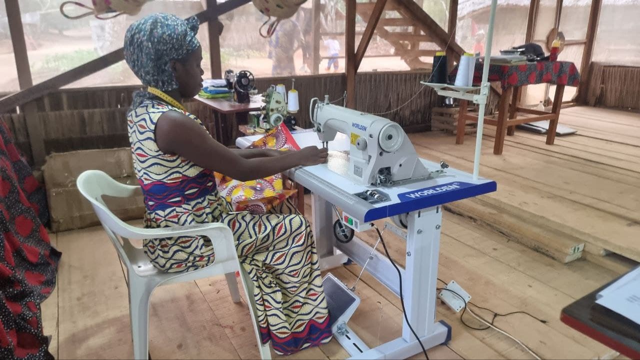 ATELIER DE COUTURE AU VILLAGE PILOTE SAVE AFRICA image 2